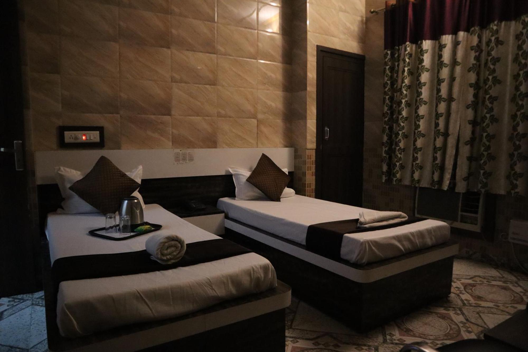 Hotel P R Palace Lucknow Exterior photo